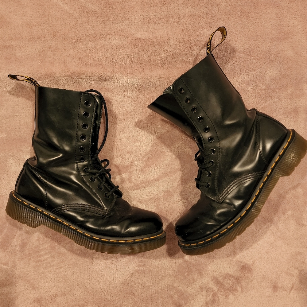 Dr. Martens 1490 W Black size 8 L